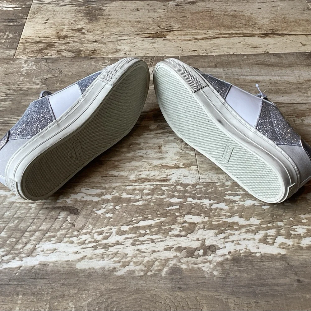 GUESS Loven3 Fashion Sneaker White & Silver Leather Women’s 7.5